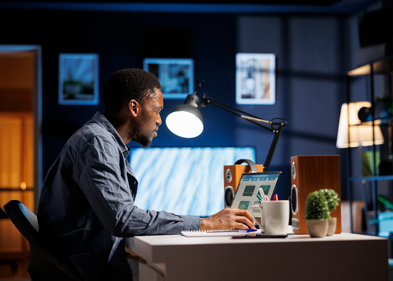 How to Become a Graphic Designer: